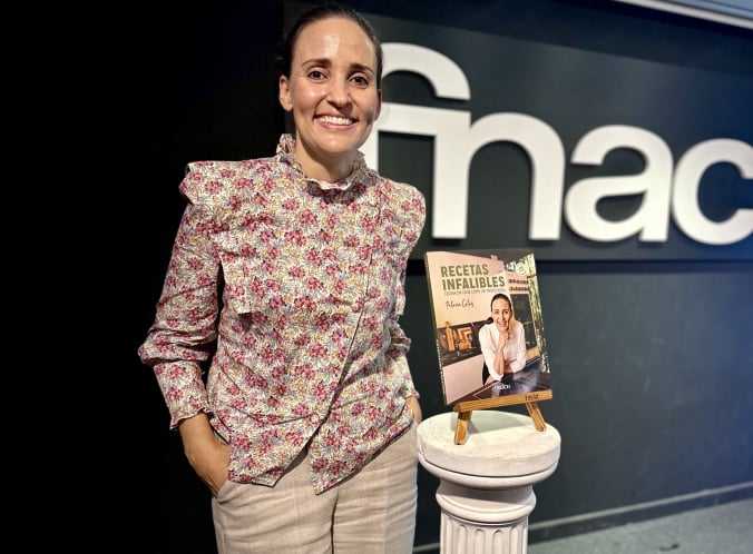 Paloma Colás junto a su libro recetas Infalibles en la presentación del libro